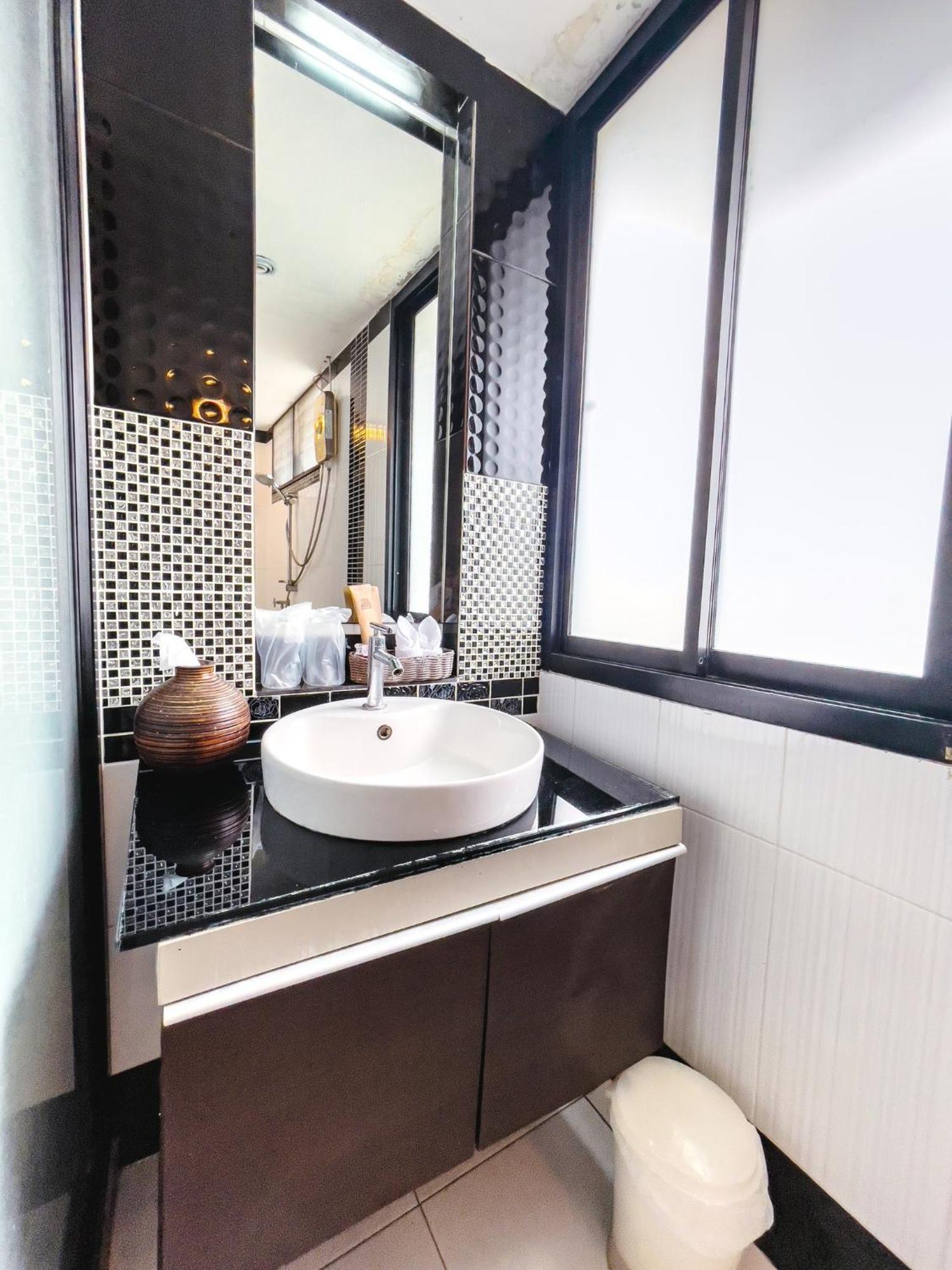 Baik Suite Bangkok Eksteriør billede