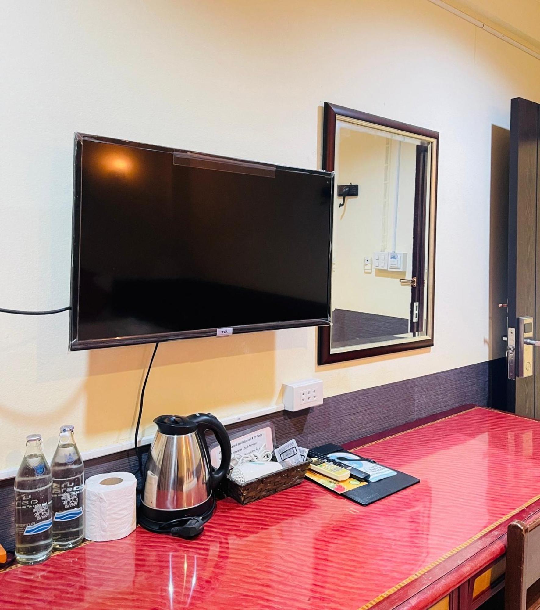 Baik Suite Bangkok Eksteriør billede