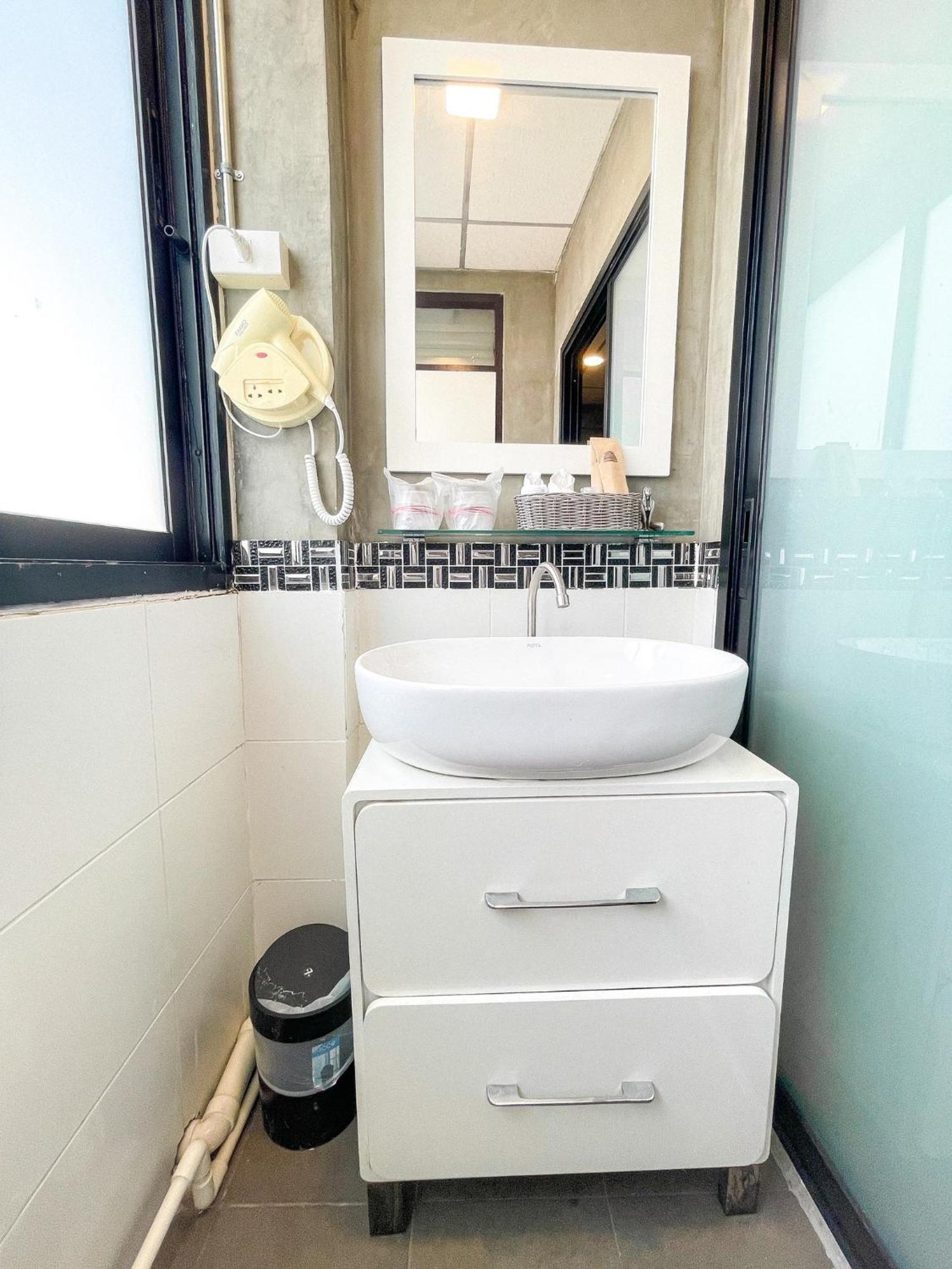 Baik Suite Bangkok Eksteriør billede